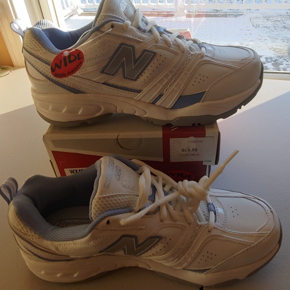 new balance women's wide sneakers